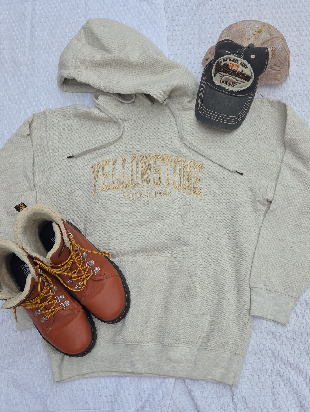 Yellowstone National Park Cream Embroidered Sweatshirt Hoodie Pacific & Co. Med